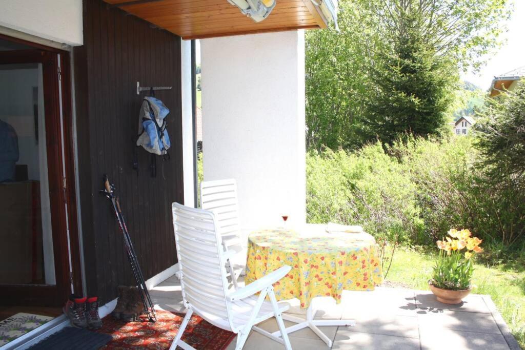 Gemuetliche Fewo Mit Sonnenterrasse Bernau im Schwarzwald Bagian luar foto